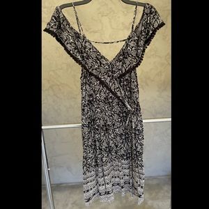 Knee-length black & white paisley off the shoulder Xhilaration dress. Size large